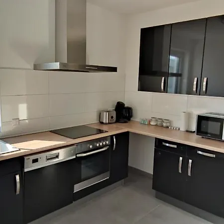 Neue Doppelhaushaelfte Mit Terrasse, Balkon Und Garten *