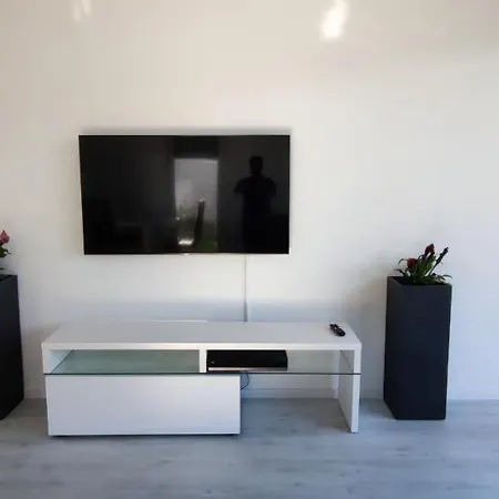 Апартаменты Neue Doppelhaushaelfte Mit Terrasse, Balkon Und Garten *