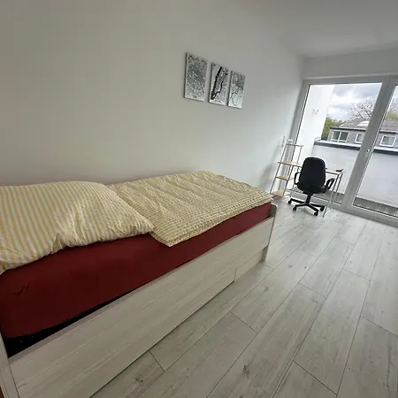 Апартаменты Neue Doppelhaushaelfte Mit Terrasse, Balkon Und Garten