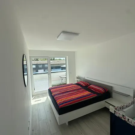 Апартаменты Neue Doppelhaushaelfte Mit Terrasse, Balkon Und Garten Ремшейд