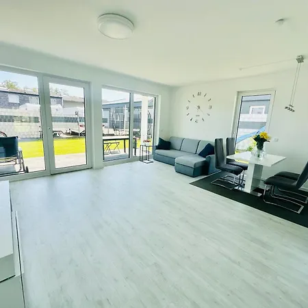 דירה Neue Doppelhaushaelfte Mit Terrasse, Balkon Und Garten רמשייד