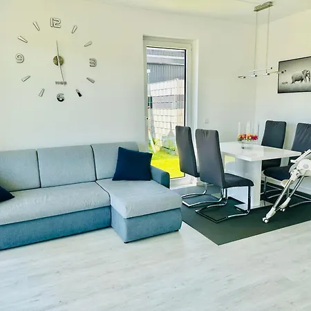 Neue Doppelhaushaelfte Mit Terrasse, Balkon Und Garten Апартаменты