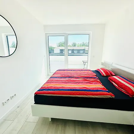 Neue Doppelhaushaelfte Mit Terrasse, Balkon Und Garten רמשייד