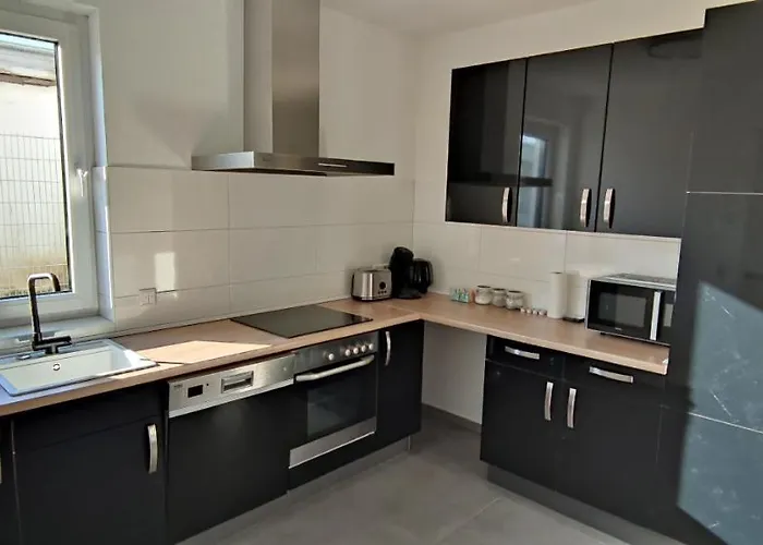 Neue Doppelhaushaelfte Mit Terrasse, Balkon Und Garten *