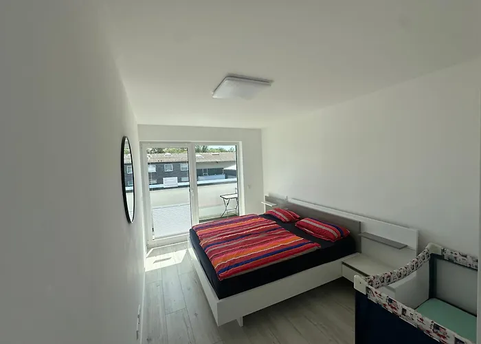 דירה Neue Doppelhaushaelfte Mit Terrasse, Balkon Und Garten רמשייד