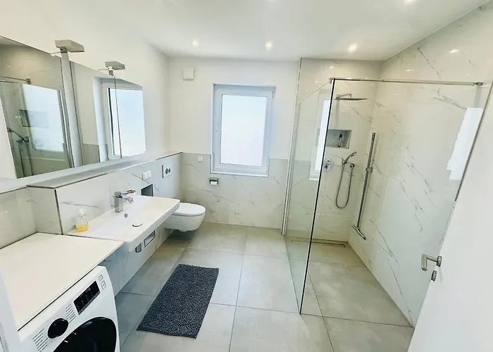 Neue Doppelhaushaelfte Mit Terrasse, Balkon Und Garten *