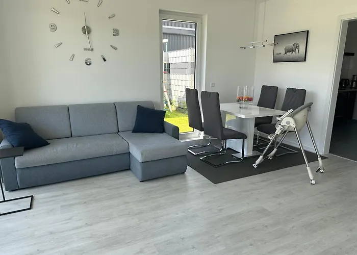 Neue Doppelhaushaelfte Mit Terrasse, Balkon Und Garten