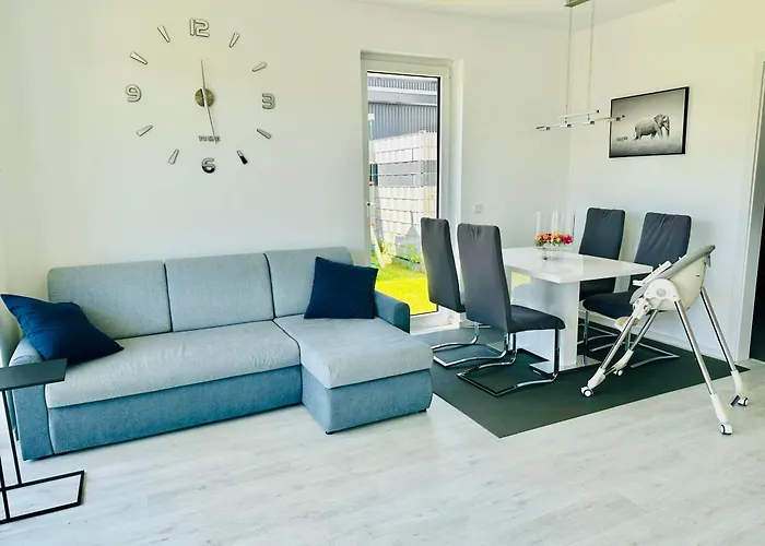 Neue Doppelhaushaelfte Mit Terrasse, Balkon Und Garten דירה